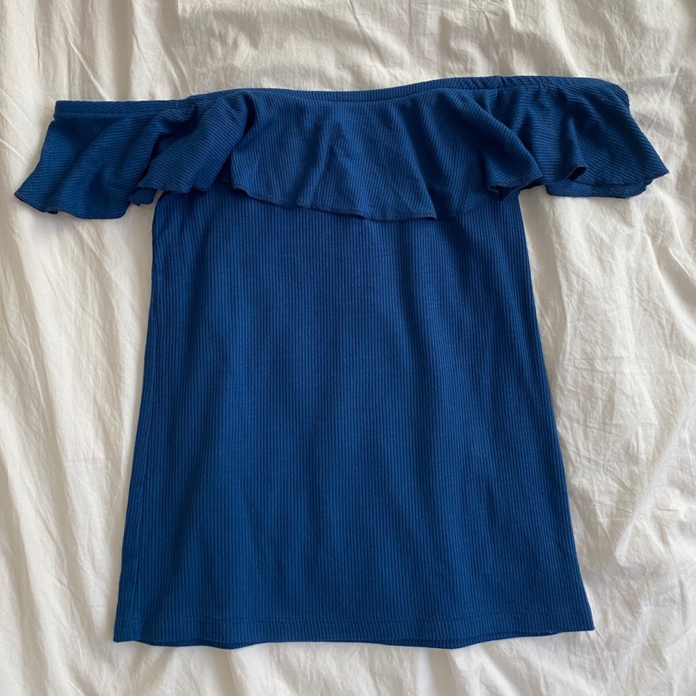 New with tags off shoulder shirt